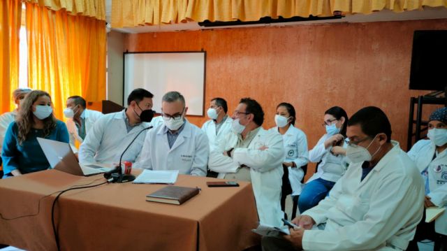 Covid, desatención nacional empuja a médicos a renunciar