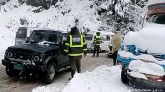 Turistas mueren congelados tras tormenta de nieve