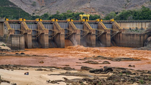Alerta máxima ante el riesgo de rotura de una represa en el estado brasileño de Minas Gerais 