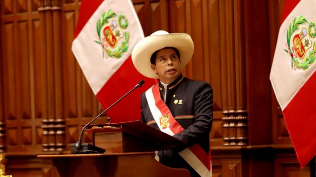 Perú: Castillo extendió las medidas de precaución