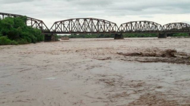 Evacúan a familias del Chaco afectadas por desborde del río Pilcomayo