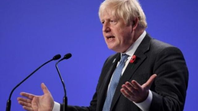 Más presión sobre Johnson por otra fiesta ilegal
