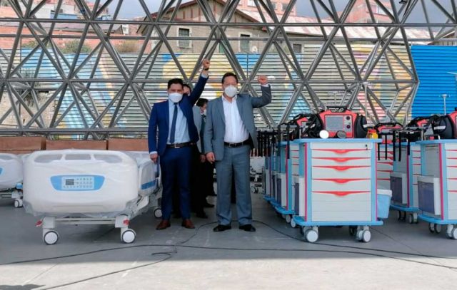 Arce entrega 49 UTIs y destaca que es tecnología suiza y no china ‘porque el pueblo merece lo mejor’