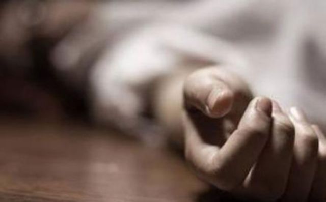 Indagan muerte de una mujer  que era velada en una mesa