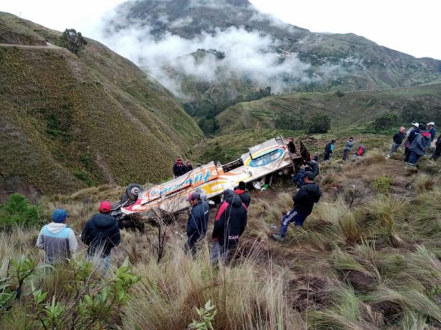 Embarrancamiento deja 11 muertos en Cochabamba