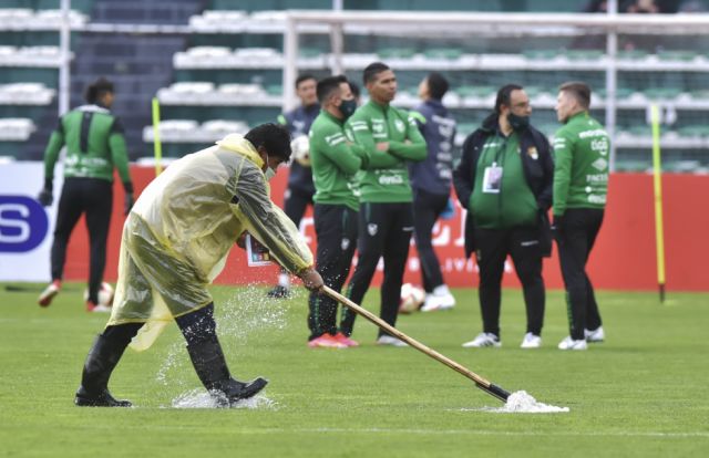 El campo de juego del estadio miraflorino estuvo en mal estado