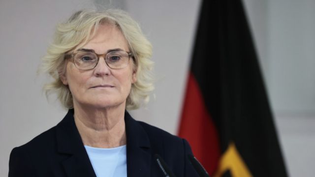 Alemania reitera que no planea suministrar armas a Ucrania