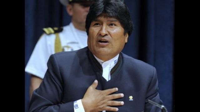 Evo se siente perseguido y vigilado; dice que el Gobierno debería controlar a los espías