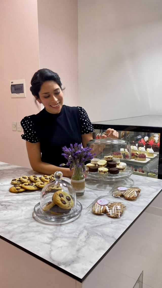 Paola Ortega encabeza la pastelería.