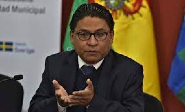 El ministro Iván Lima