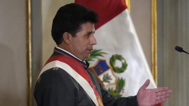 Pedro Castillo anuncia que las Fuerzas Armadas saldrán a las calles para combatir la delincuencia Pedro Castillo anuncia que las Fuerzas Armadas saldrán a las calles para combatir la delincuencia