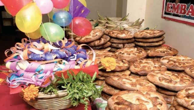 Instalan feria de tortas de compadres en el parque Temático de Tarija