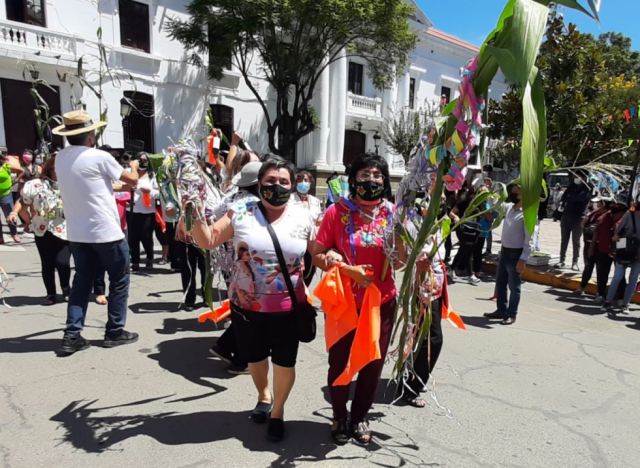 Las comadres también estuvieron presentes en la plaza Luis de Fuentes