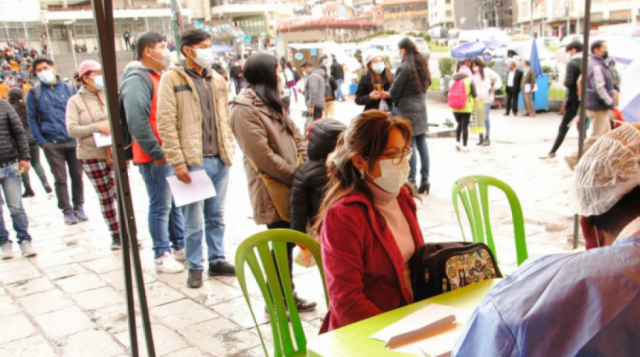 Gobierno analiza aplicar vacuna de refuerzo anual