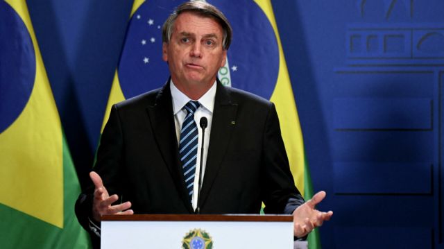 Bolsonaro se queja del precio de la gasolina