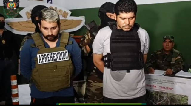Policía se enfrenta a tiros con narcos y aprehende a dos extranjeros en Santa Cruz