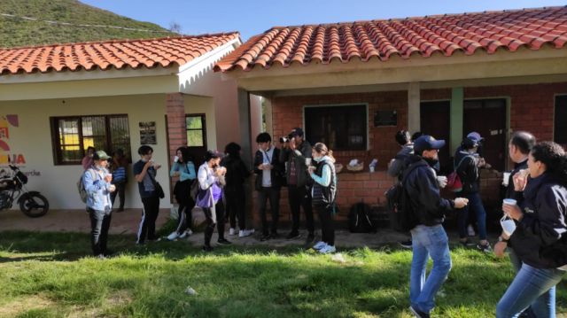 Estudiantes y docentes llegaron a las 8:15 a. m.