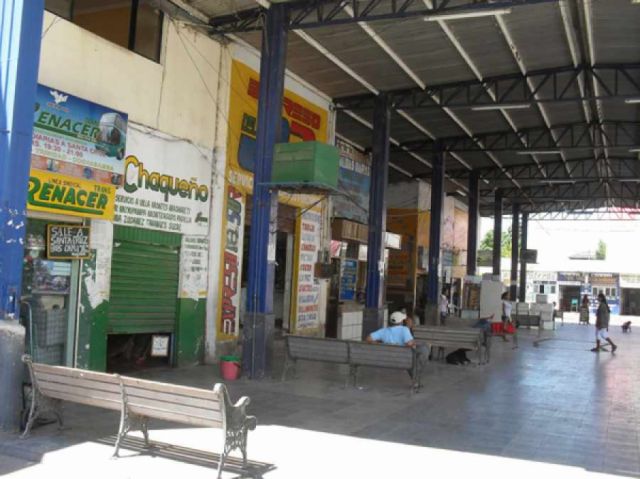 Operadores bloquean la Ruta 9 contra los “buses clandestinos”