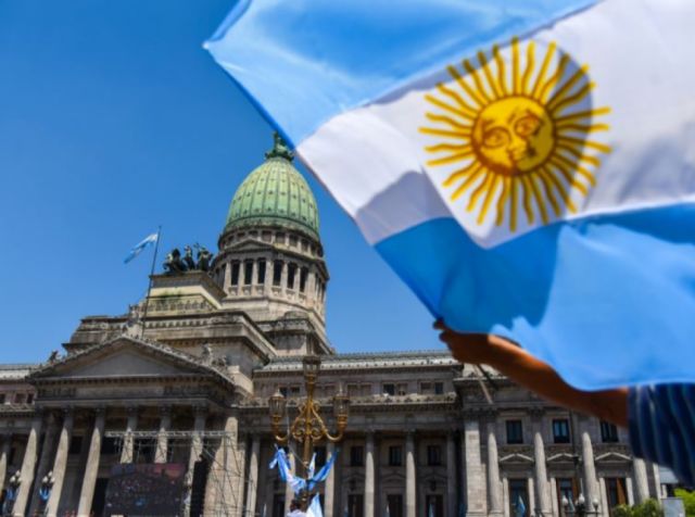 El gobierno de Argentina prepara nuevas medidas en el marco de su "guerra contra la inflación"