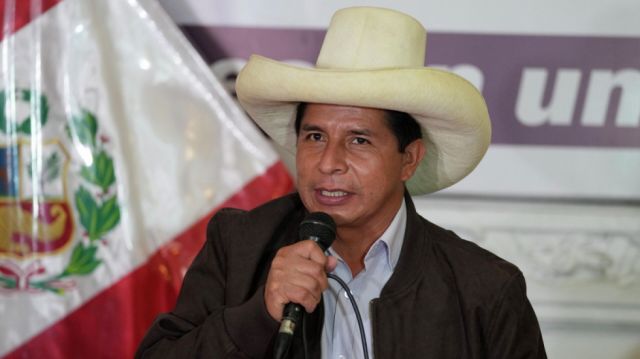 Pedro Castillo llama a descartar vacancia en Perú