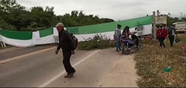 Bloquean la ruta 9 en Yacuiba, piden a YPFB continuar operaciones en el Chaco