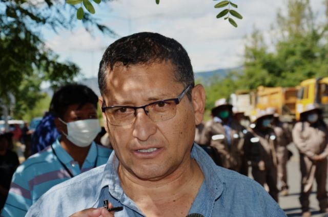 Gobernador de Tarija advierte una persecución judicial en su contra