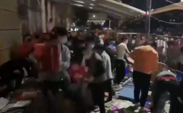Gritos de la desesperación: videos que muestran a los confinados por Covid en Shangai