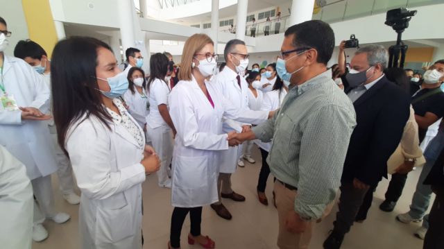 Saludo de las autoridades de salud al Gobernador Oscar Montes 