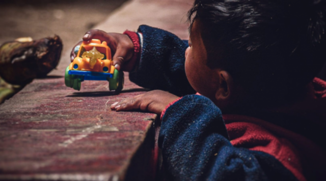 Pobreza: más de 403 mil niños obligados a trabajar