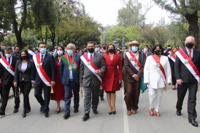 Autoridades llegando al desfile
