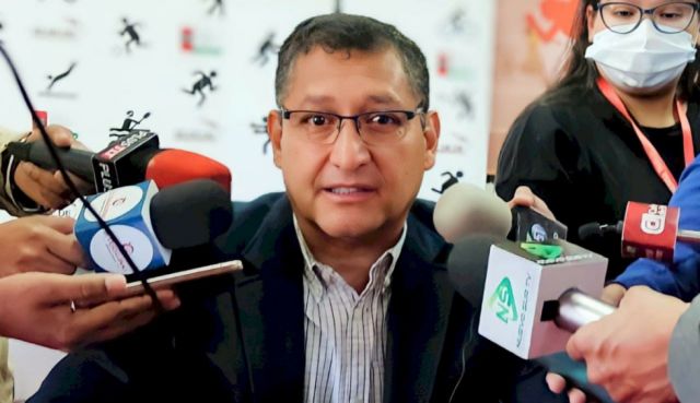 Gobernador cuestionó ausencia de FF.AA. en el desfile cívico de Tarija 