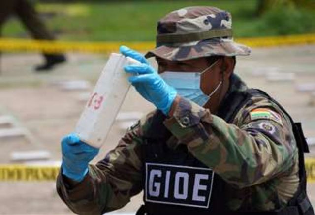 Investigan a policías por “volteo” de 800 kilos de droga incautada en Beni