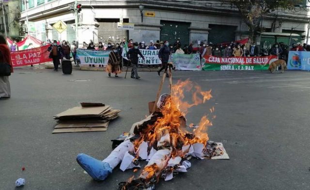 Trabajadores de la CNS Tarija alistan un paro indefinido