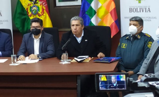 Ministro de Defensa anuncia ‘operación sorpresa’ para decomisar autos ‘chutos’