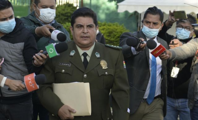 Posesionan a Carlos Alcázar como nuevo director de Diprove en Santa Cruz