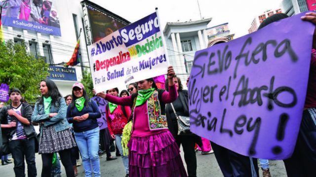 Avanza la figura del aborto legal, salvo en EEUU (y Bolivia)