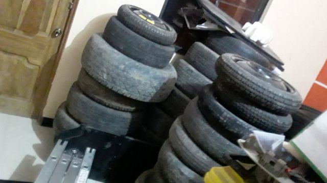 Oruro: Encuentran vehículos incautados desmantelados en Aduana