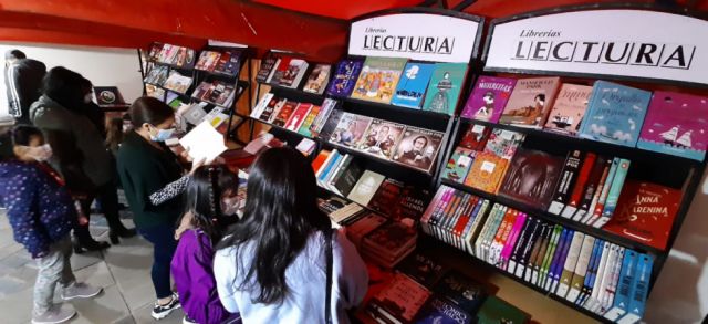 Cómo escribir novela cinematográfica, el género de moda en la Feria del Libro