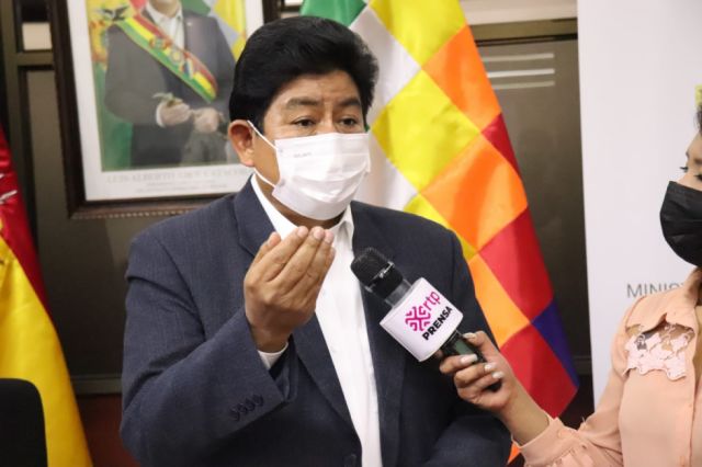 Un ministro admite ser comandante de "guerreros azules"