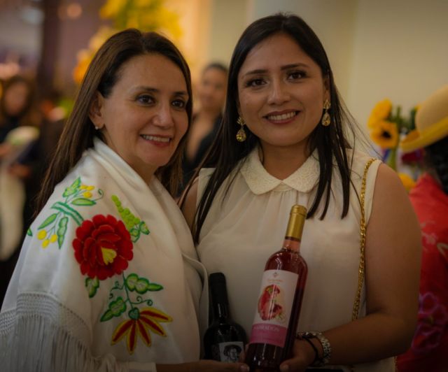 Verónica Gavilanes y Claudia Sanguino