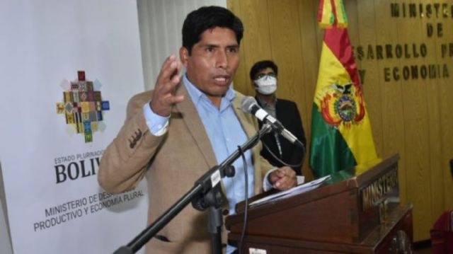 Emapa inspecciona granjas avícolas en Santa Cruz