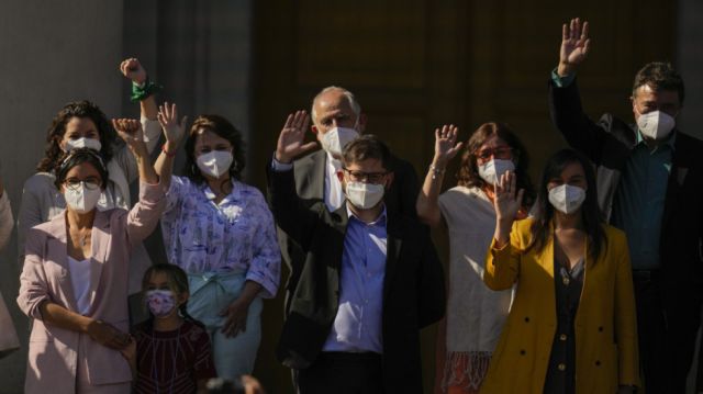 Constitución, economía y migración  nublan los dos primeros meses de Boric