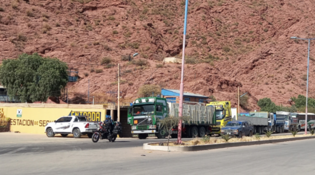 Reportan escasez de diésel en La Paz, Cochabamba, Santa Cruz, Oruro y Potosí