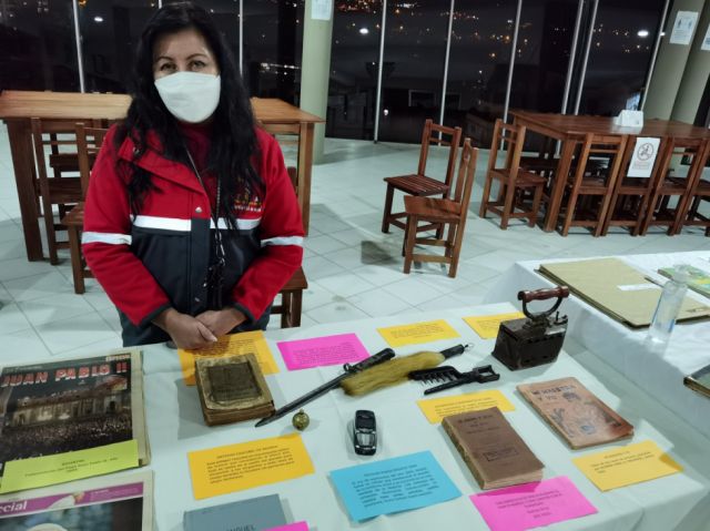 Curiosa muestra en la biblioteca de La Loma de San Juan