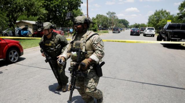Mueren 14 alumnos y un maestro en un tiroteo en una escuela primaria en Texas