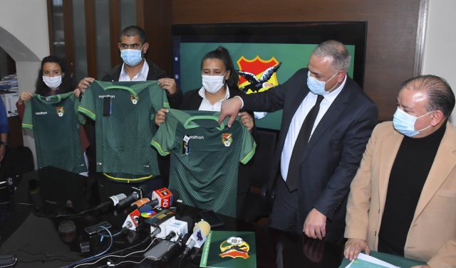 La FBF presenta a Gómez como entrenadora del fútbol femenino