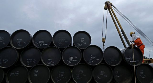 Precios del petróleo suben más de tres dólares
