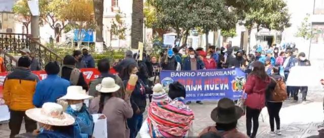 Masiva marcha exige justicia para familia agredida por pandilleros en Tarija Nueva