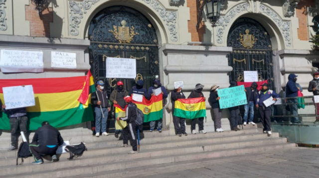 La Paz: Exguardias municipales piden reincorporación