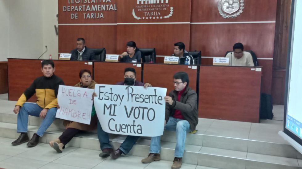 ALDT: Asambleístas llevan 9 horas debatiendo si votan 29 o 30 